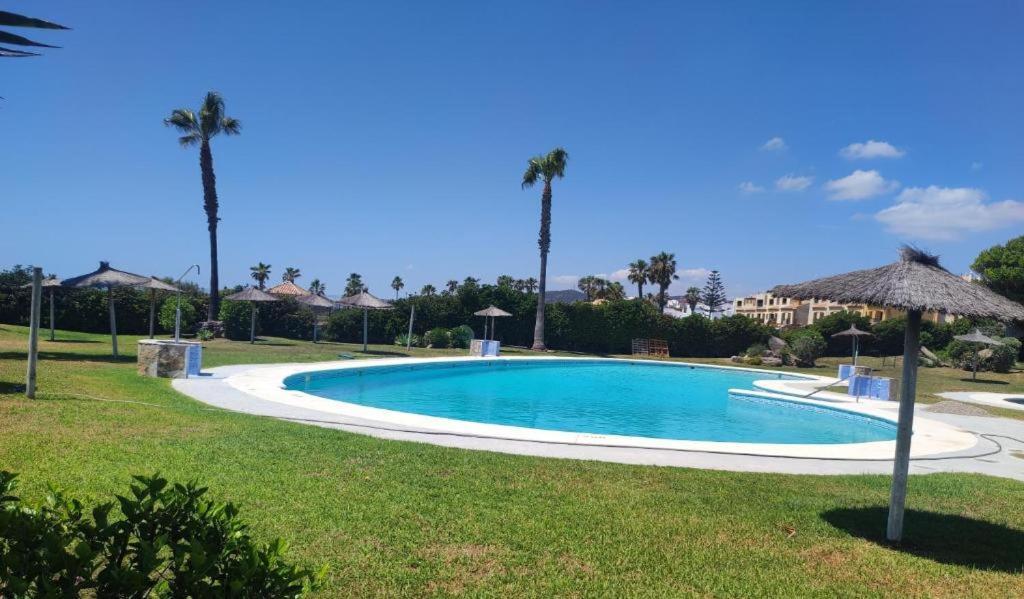 Apartamento En Urbanizacion De Primera Linea De Playa, Atlanterra Захара-де-лос-Атунес Экстерьер фото